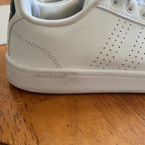 Adidas size 6 white leather sneakers - Picture 2 of 9